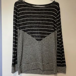 Chevron Front Brushed Knit Top. Size Small.